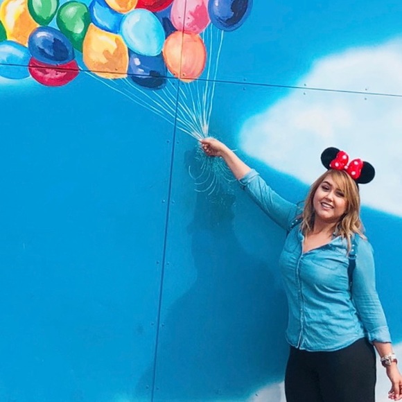 Meet your Posher, Lisa - Picture 1 of 1